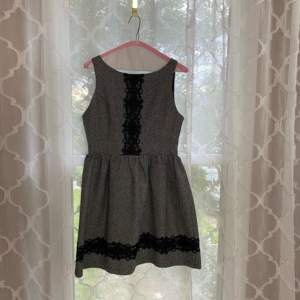 Lace Sleeveless Dress